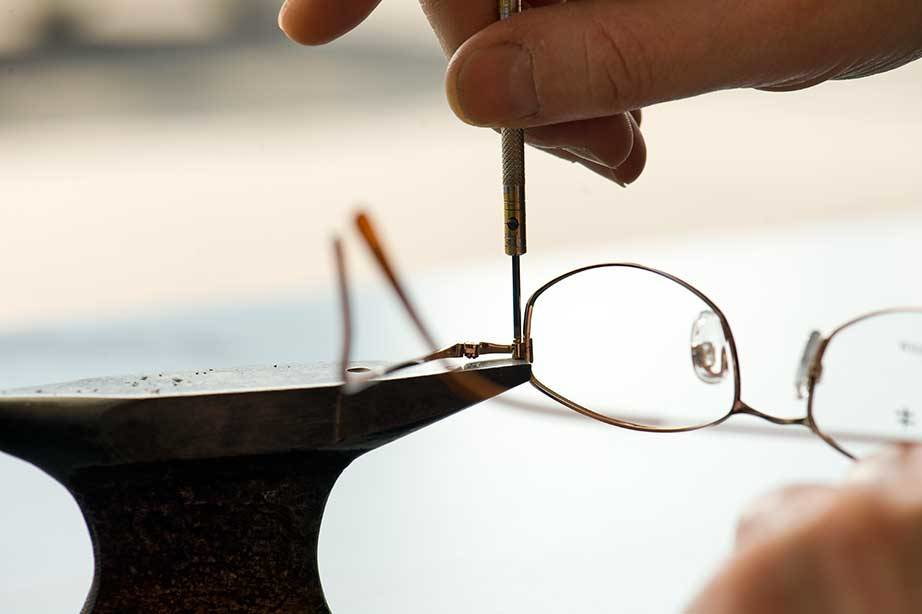 Reparatur einer Brille